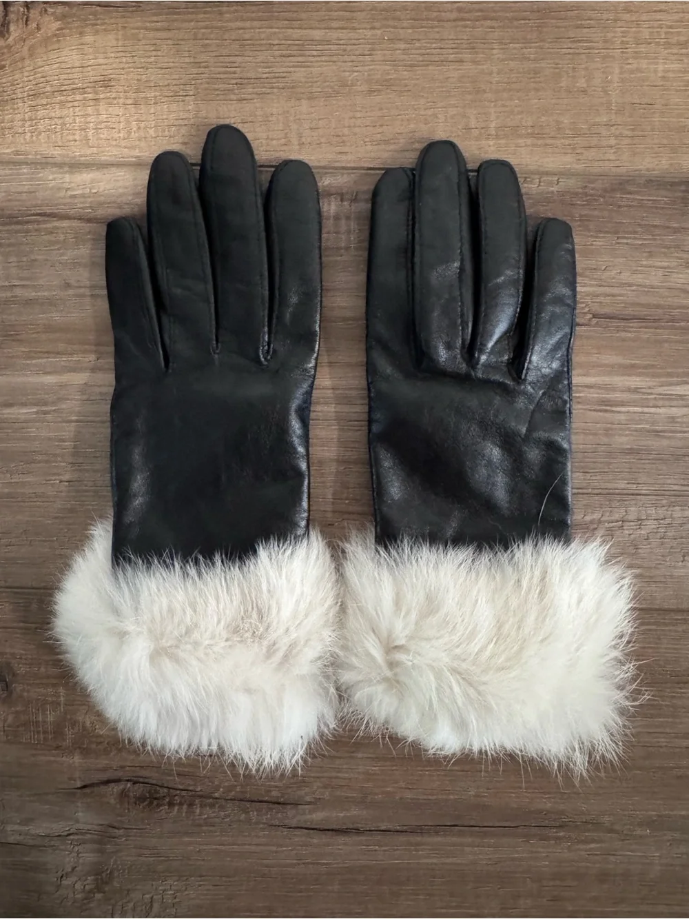 Wilsons Leather Black Leather Gloves with Cream Fur Cuffs